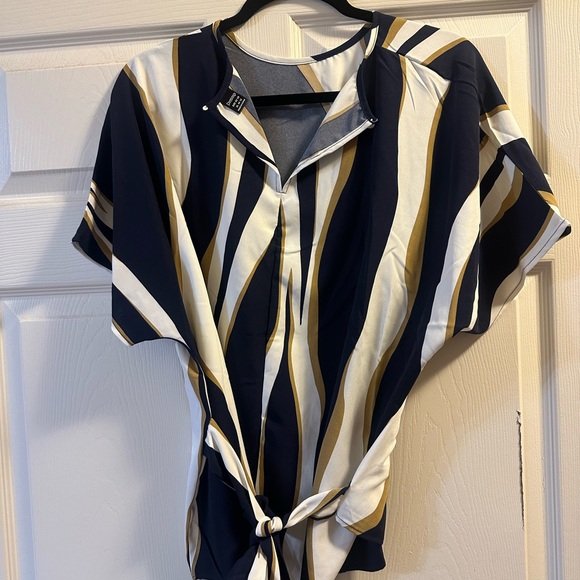 Brand New Top. - Picture 2 of 3